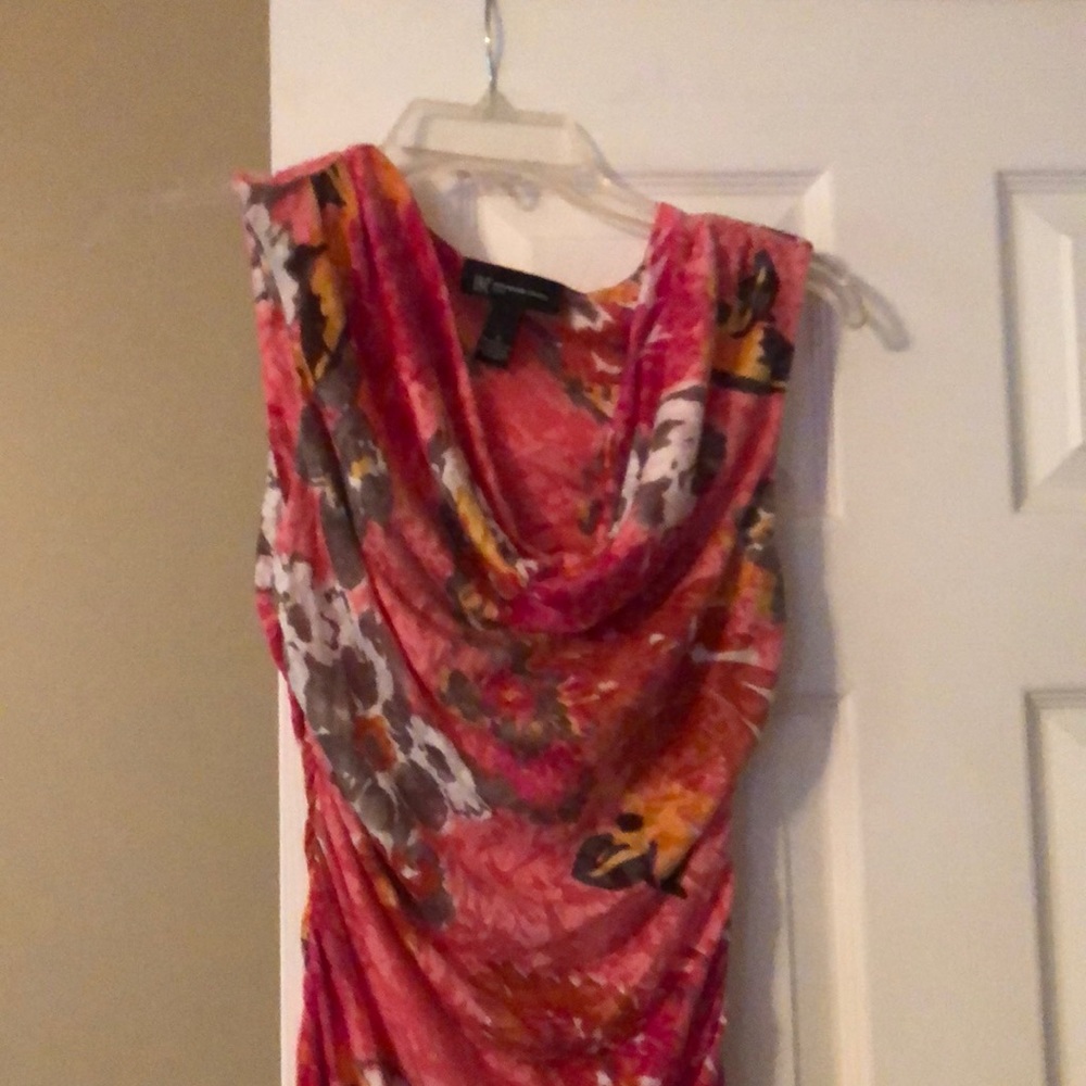 EUC sleeveless top with ruching on sides